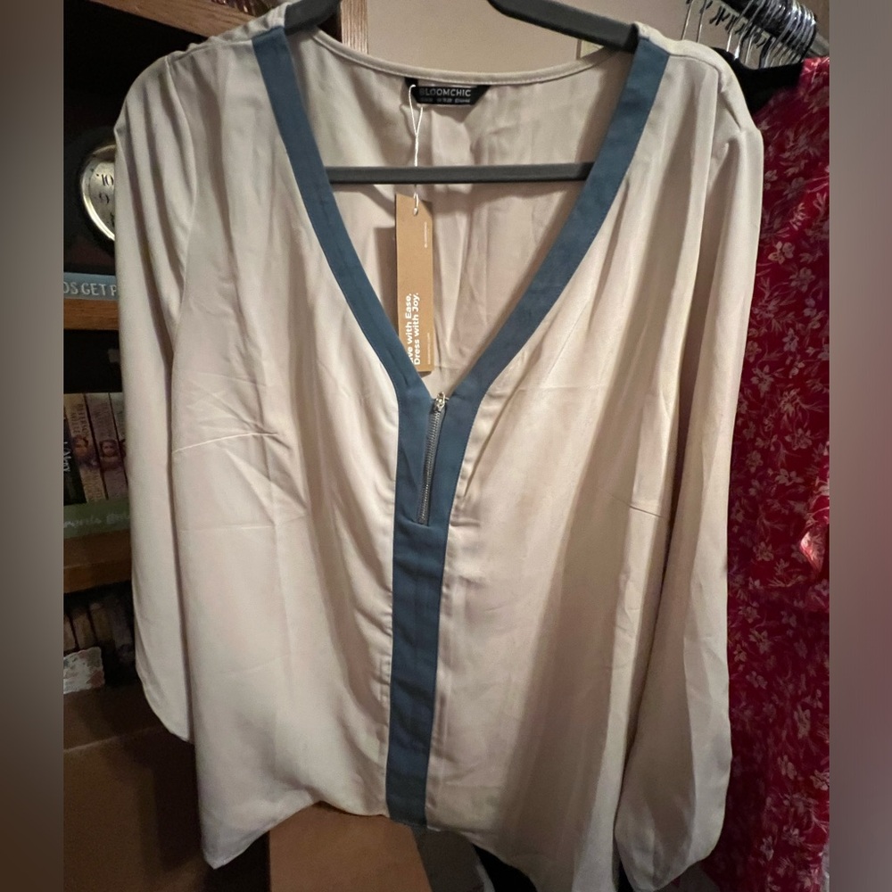NWT: Bloomchic 14/16  top